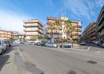Edificio all\'aperto - Trilocale Via Giovanni Verga
 
9, Aci Catena - foto 9
