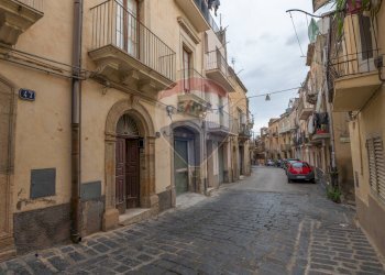 Edificio all\'aperto - Laboratorio via stella
 
51, Caltagirone - foto 28