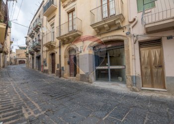 Edificio all\'aperto - Laboratorio via stella
 
51, Caltagirone - foto 29