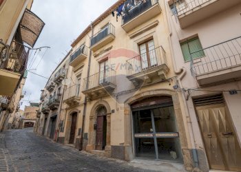 Edificio all\'aperto - Laboratorio via stella
 
51, Caltagirone - foto 30