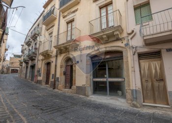 Edificio all\'aperto - Laboratorio via stella
 
51, Caltagirone - foto 31