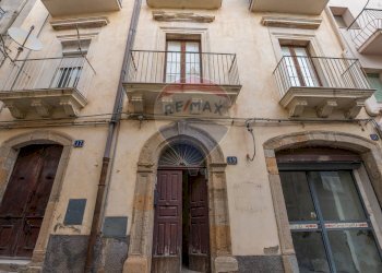 Edificio all\'aperto - Laboratorio via stella
 
51, Caltagirone - foto 3