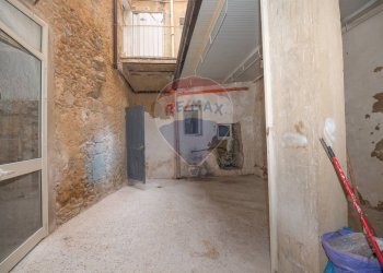 Non correlato - Laboratorio via stella
 
51, Caltagirone - foto 12