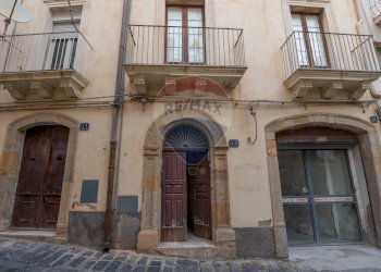 Edificio all\'aperto - Laboratorio via stella
 
51, Caltagirone - foto 28