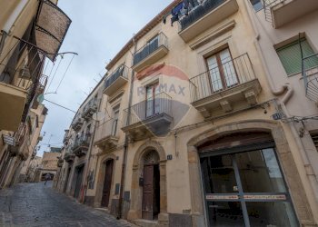 Edificio all\'aperto - Laboratorio via stella
 
51, Caltagirone - foto 30