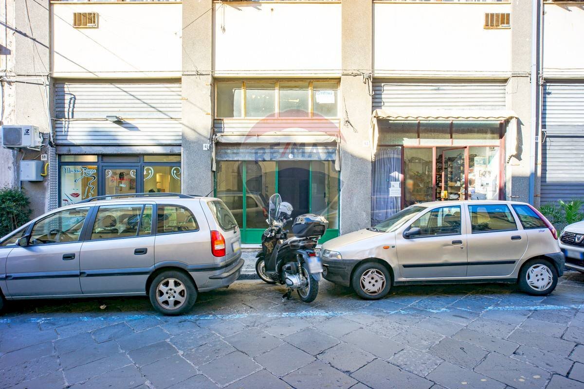 Edificio all\'aperto - Negozio Via Marchese di San Giuliano
 
61, Acireale - foto 1