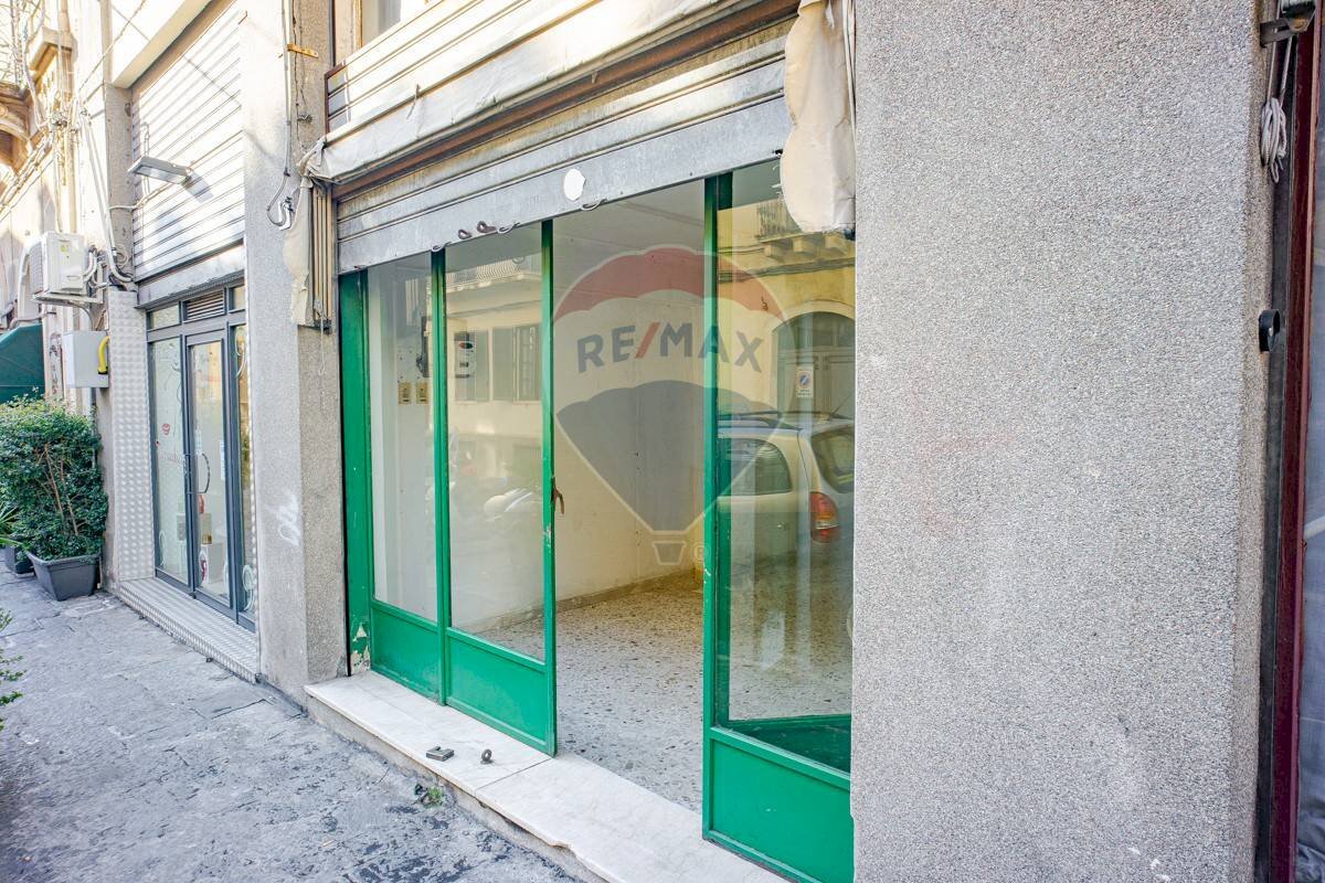 Edificio all\'aperto - Negozio Via Marchese di San Giuliano
 
61, Acireale - foto 2