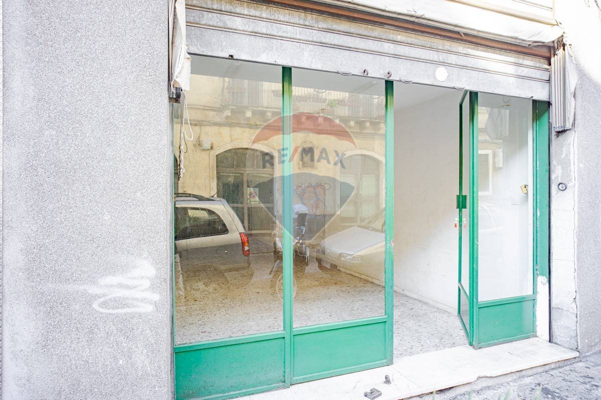 Edificio all\'aperto - Negozio Via Marchese di San Giuliano
 
61, Acireale - foto 3