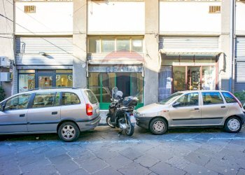 Edificio all\'aperto - Shop Via Marchese di San Giuliano
 
61, Acireale - photo 1