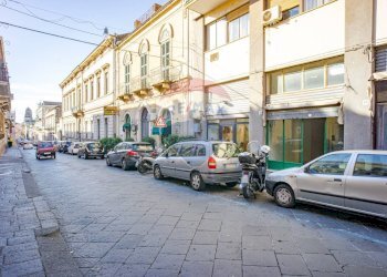 Edificio all\'aperto - Shop Via Marchese di San Giuliano
 
61, Acireale - photo 5