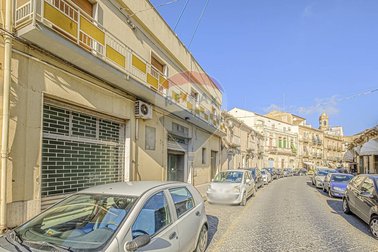 Edificio all\'aperto - Locale Commerciale Via Porta del Vento
 
34, Caltagirone - foto 2