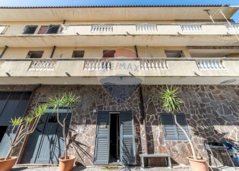 Edificio all\'aperto - Appartamento Via Tucidite
 
109, Adrano - foto 2