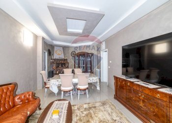 Sala da pranzo - Appartamento Via Tucidite
 
109, Adrano - foto 3