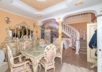 Sala da pranzo - Villa Via Galileo Galilei
 
19, Adrano - foto 4