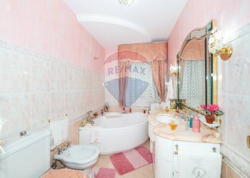 Bagno - Villa Via Galileo Galilei
 
19, Adrano - foto 17