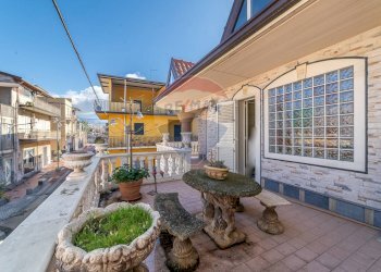 Terrazza - Villa Via Galileo Galilei
 
19, Adrano - foto 26