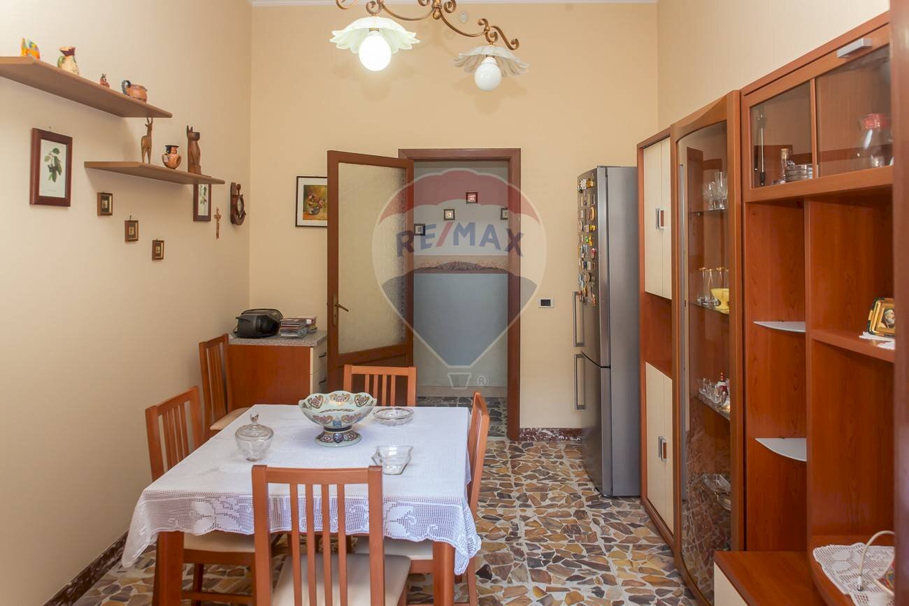 Sala da pranzo - Quadrilocale Via Cirene
 
17, Lentini - foto 2