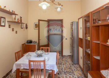 Sala da pranzo - Quadrilocale Via Cirene
 
17, Lentini - foto 2