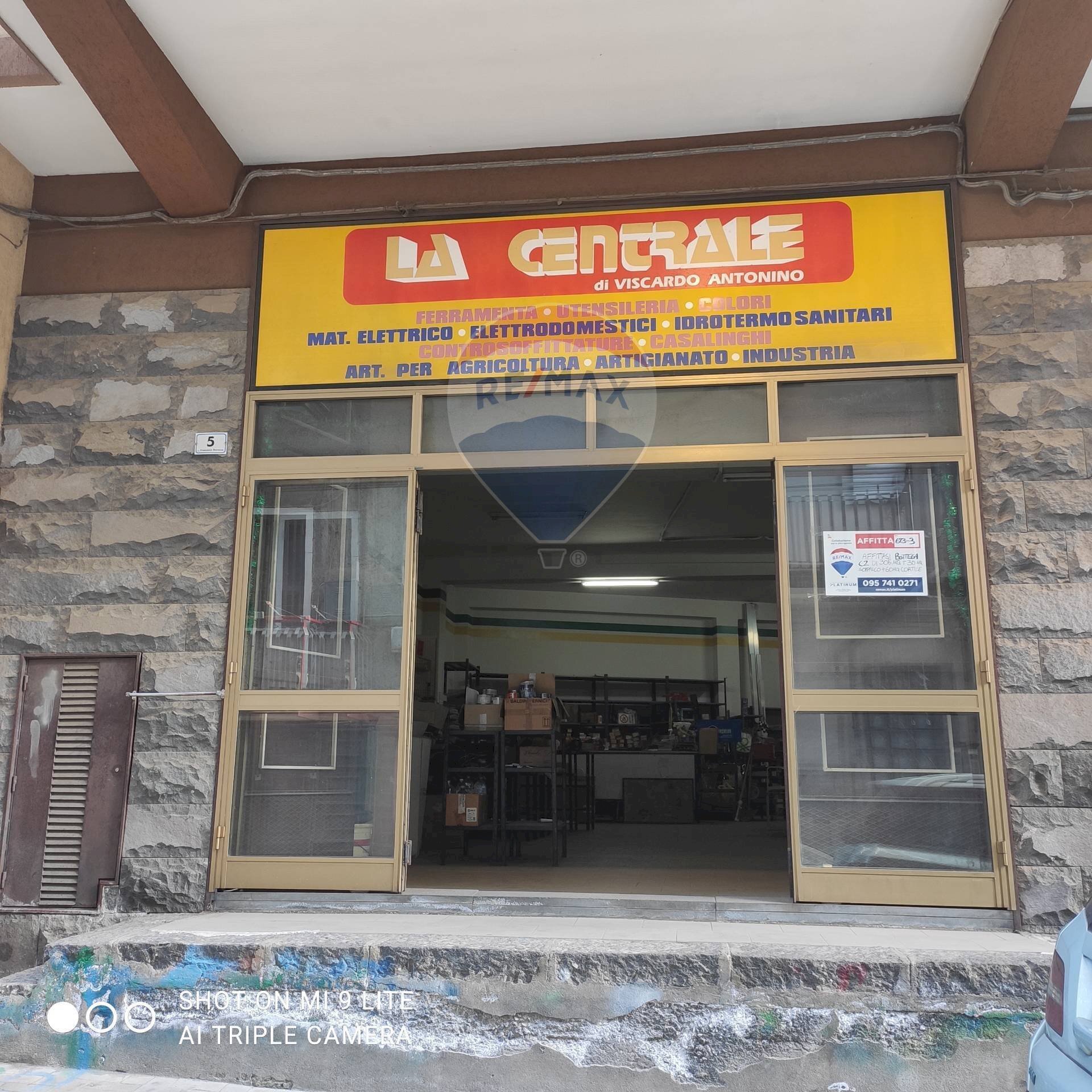 Edificio all\'aperto - Commercial Premises Via francesco Baracca
 
5-7, Paterno - photo 2