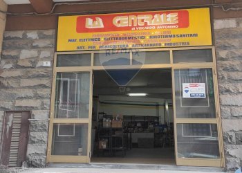 Edificio all\'aperto - Locale Commerciale Via francesco Baracca
 
5-7, Paterno - foto 2