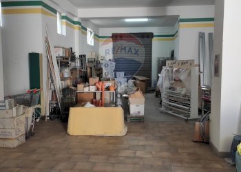 Dispensa di stoccaggio - Locale Commerciale Via francesco Baracca
 
5-7, Paterno - foto 6