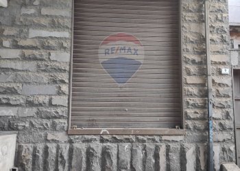 Casa all\'aperto - Locale Commerciale Via francesco Baracca
 
5-7, Paterno - foto 14