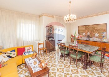 Sala da pranzo - Quadrilocale Via Sebastiano Catania
 
316, Catania - foto 1