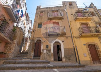 Edificio all\'aperto - Casa semi indipendente Via Pennavaia
 
29, Caltagirone - foto 2