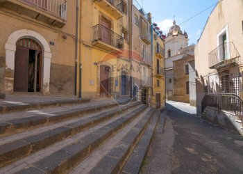 Edificio all\'aperto - Casa semi indipendente Via Pennavaia
 
29, Caltagirone - foto 3