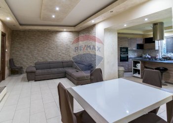 Sala da pranzo - Casa semi indipendente Via Palermo
 
208, Catania - foto 2