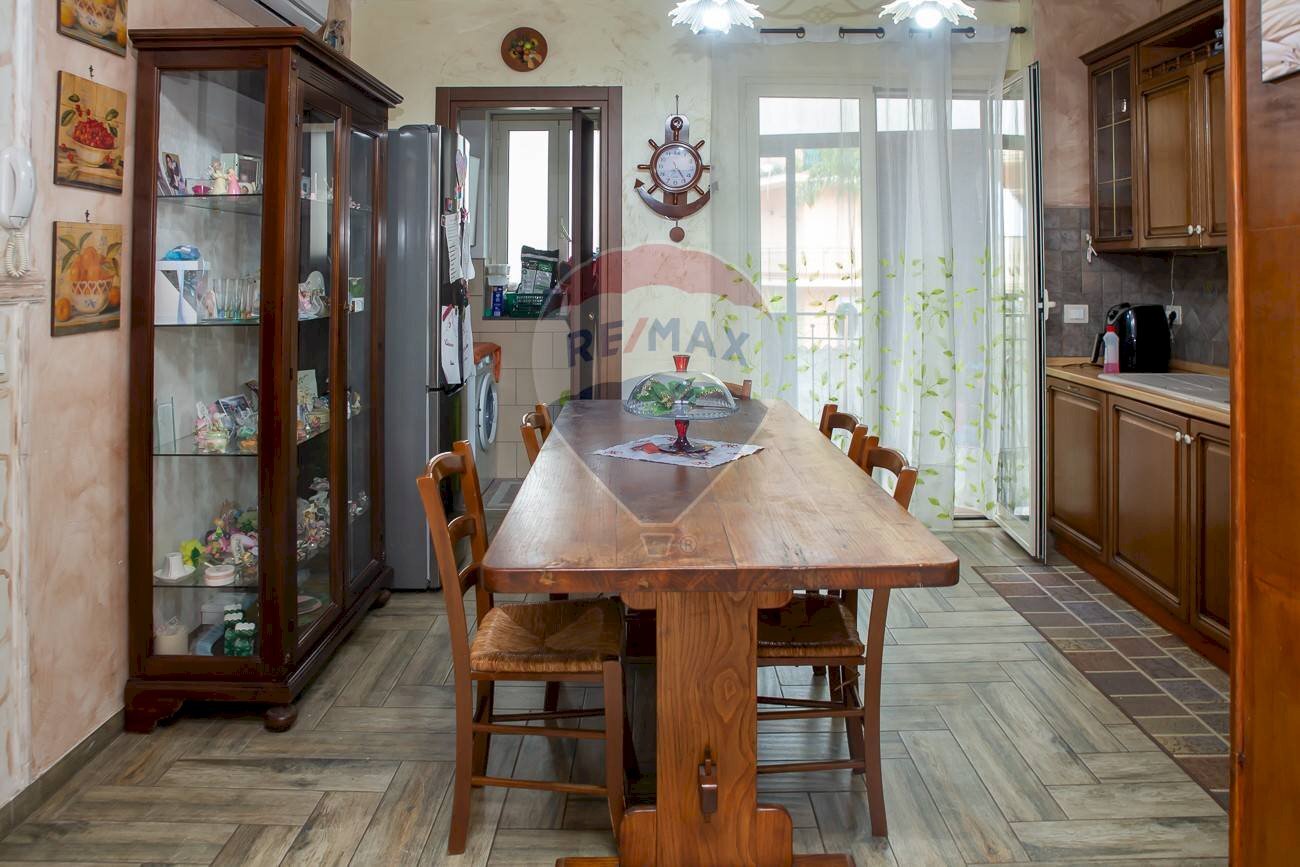 Sala da pranzo - Trilocale Via Fondannone
 
22, Santa Venerina - foto 3