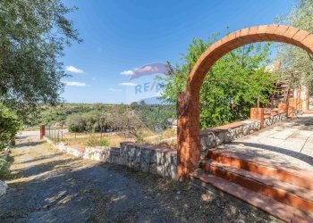 Giardino - Villa C.da Cozzo Telegrafo / SP57 per Brucoli
 
snc, Augusta - foto 29