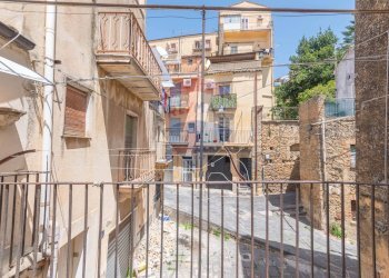 Edificio all\'aperto - Casa indipendente via Ronco Schiciano
 
8, Caltagirone - foto 2