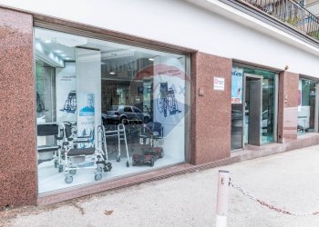 Edificio all\'aperto - Locale Commerciale Via Santa Maria di Gesù
 
76-86, Caltagirone - foto 4