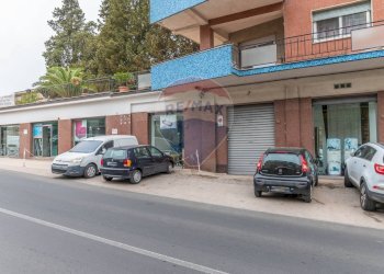 Edificio all\'aperto - Locale Commerciale Via Santa Maria di Gesù
 
76-86, Caltagirone - foto 5