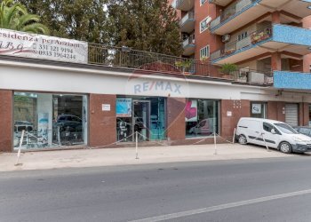 Edificio all\'aperto - Locale Commerciale Via Santa Maria di Gesù
 
76-86, Caltagirone - foto 7