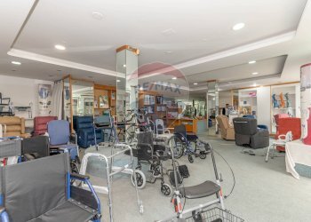 Palestra - Locale Commerciale Via Santa Maria di Gesù
 
76-86, Caltagirone - foto 8