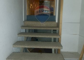 Scale - Locale Commerciale Via Santa Maria di Gesù
 
76-86, Caltagirone - foto 9