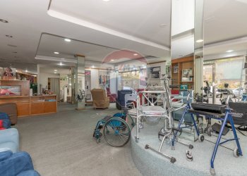 Palestra - Locale Commerciale Via Santa Maria di Gesù
 
76-86, Caltagirone - foto 11