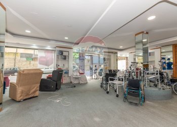 Palestra - Locale Commerciale Via Santa Maria di Gesù
 
76-86, Caltagirone - foto 12