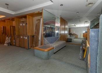 Ricezione / Lobby - Locale Commerciale Via Santa Maria di Gesù
 
76-86, Caltagirone - foto 31