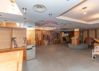 Ricezione / Lobby - Locale Commerciale Via Santa Maria di Gesù
 
76-86, Caltagirone - foto 34