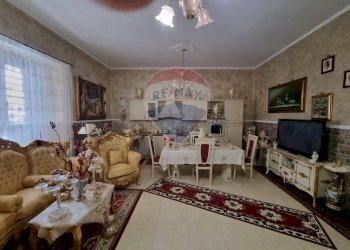 Sala da pranzo - Villa CONTRADA PATELLINA
 
snc, Paterno - foto 1