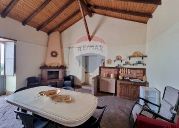 Sala da pranzo - Villa CONTRADA PATELLINA
 
snc, Paterno - foto 5