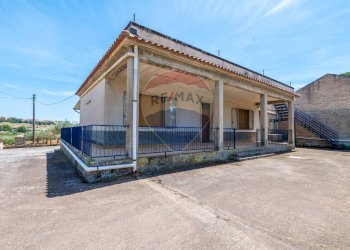 Casa all\'aperto - Villa C/da Valverde - Via Luigi Enaudi, Grammichele - foto 1