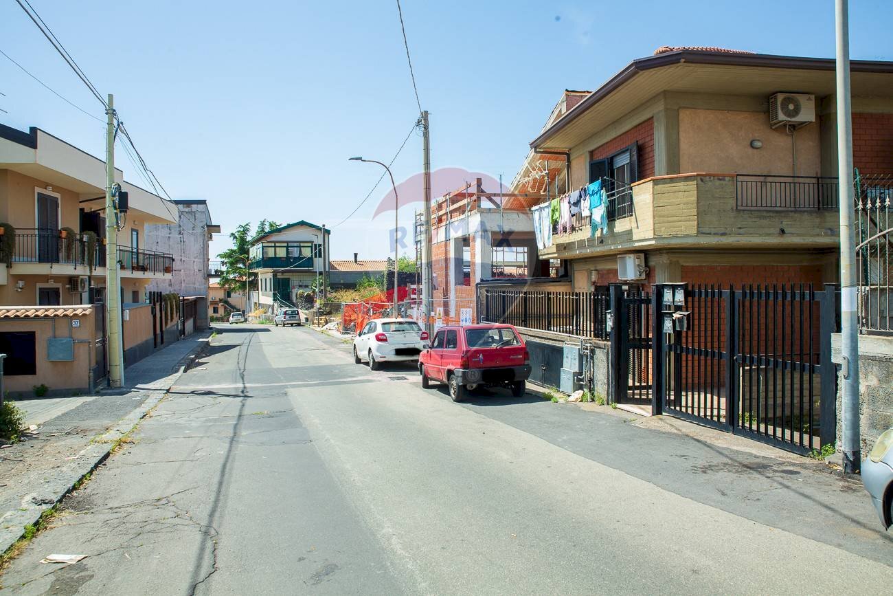 Edificio all\'aperto - Box Via Santa Caterina
42, San Pietro Clarenza - foto 3