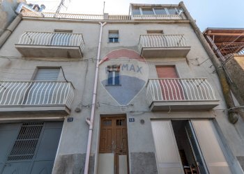 Edificio all\'aperto - Casa indipendente Via Porta Ruggero
 
18, Caltagirone - foto 2