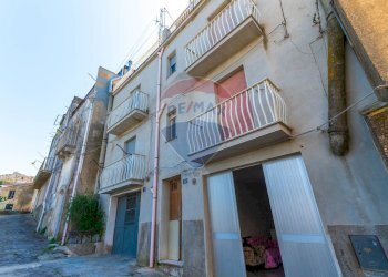 Edificio all\'aperto - Casa indipendente Via Porta Ruggero
 
18, Caltagirone - foto 3