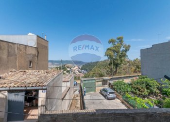 Edificio all\'aperto - Casa indipendente Via Porta Ruggero
 
18, Caltagirone - foto 10