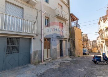 Edificio all\'aperto - Casa indipendente Via Porta Ruggero
 
18, Caltagirone - foto 26